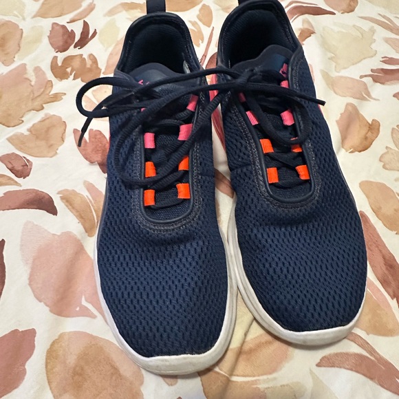 Nike runners - Picture 2 of 3